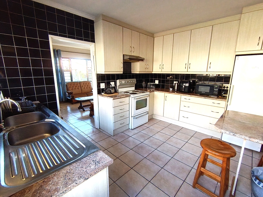 To Let 4 Bedroom Property for Rent in Southfork Western Cape